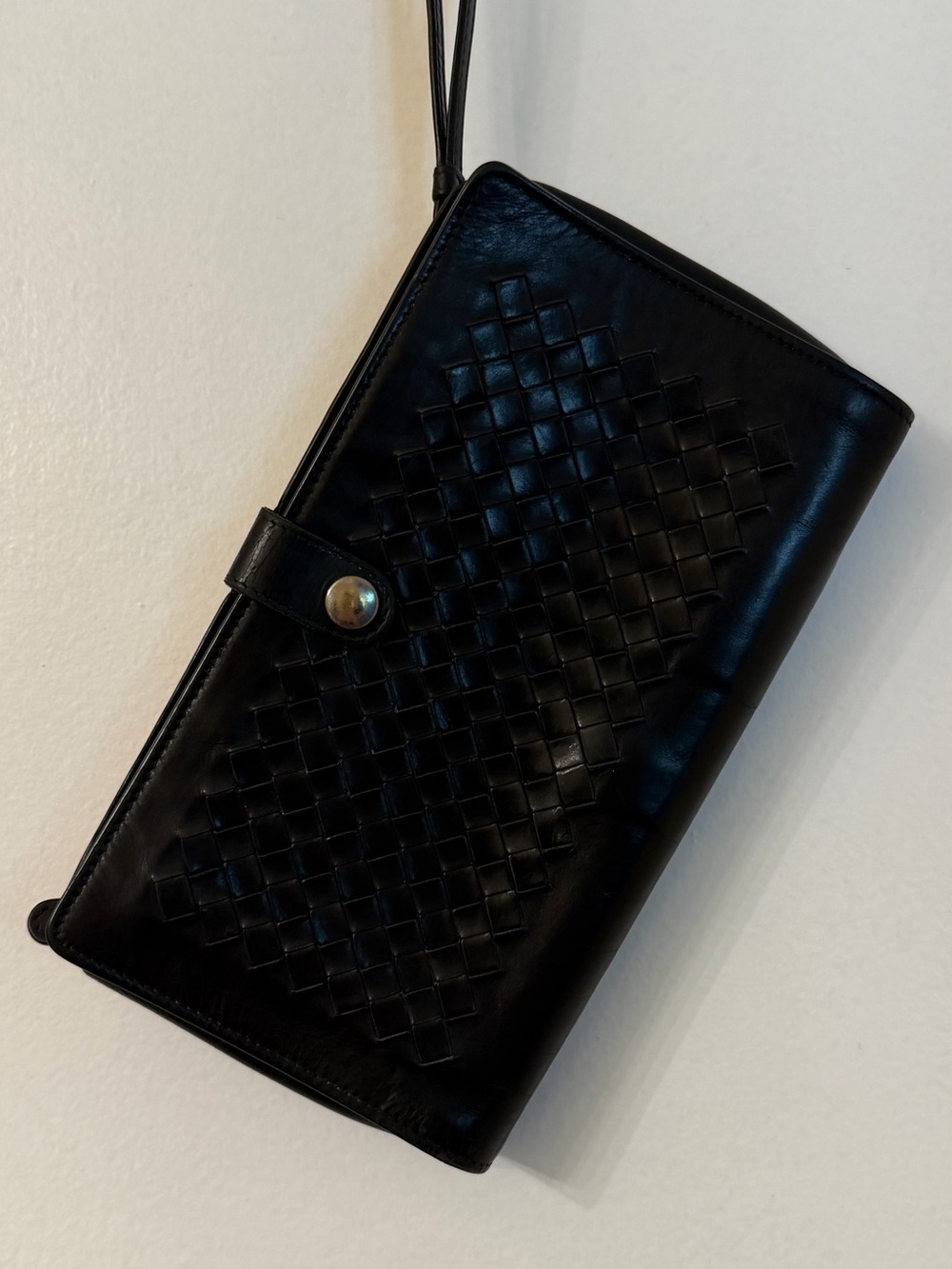 Bottega Veneta Intrecciato Woven Leather Wristlet Wallet - Black